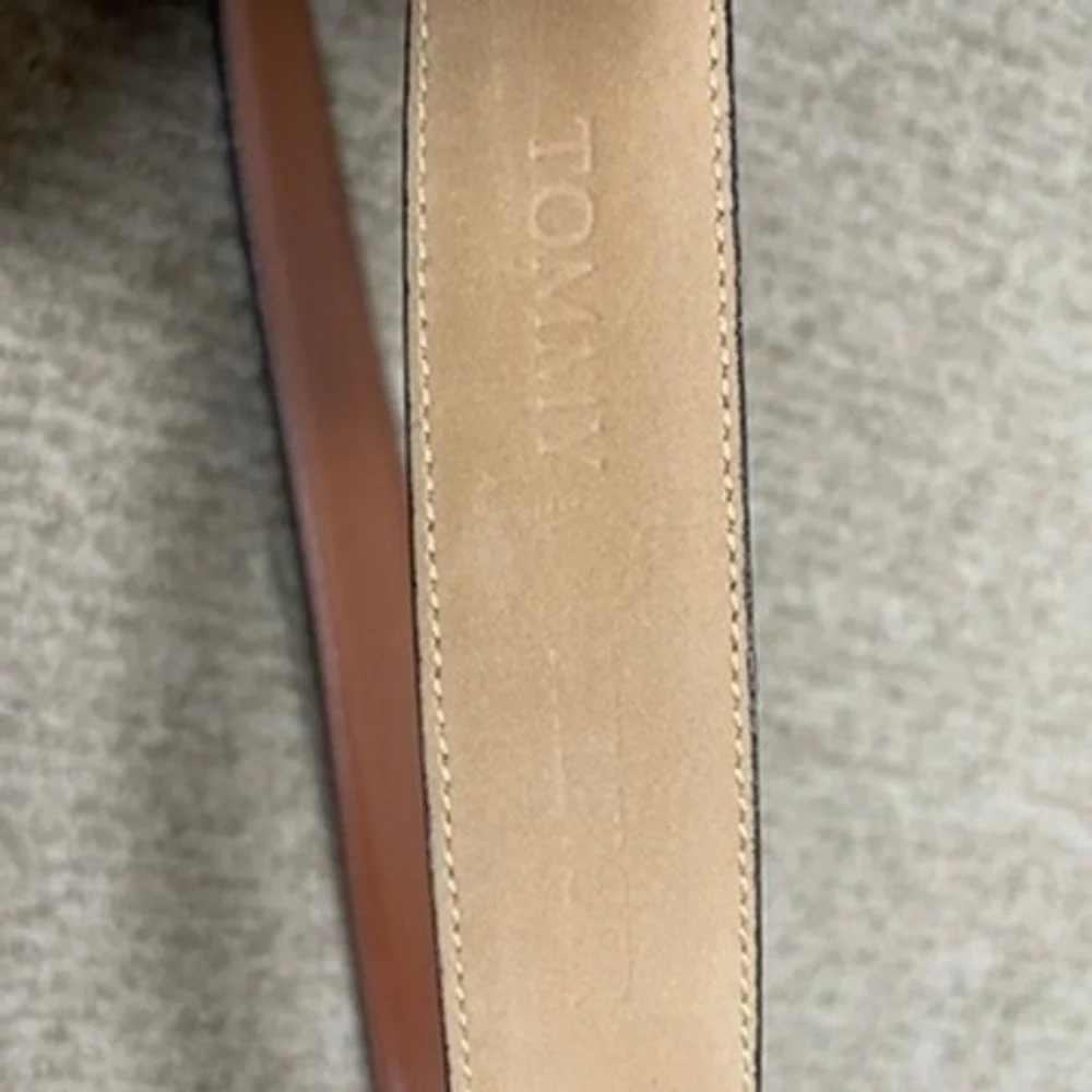 Tommy Hilfiger Leather Belt Men 42 Brown Textured Silver Buckle Preppy Americana